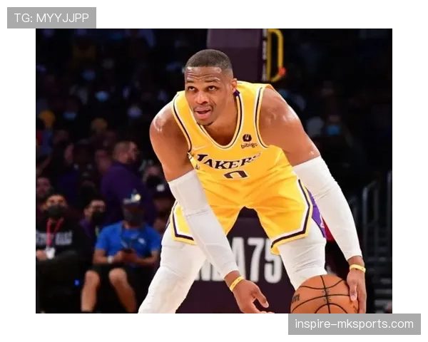 沙勒罗瓦中场强势发挥，助球队关键战告捷状态回暖